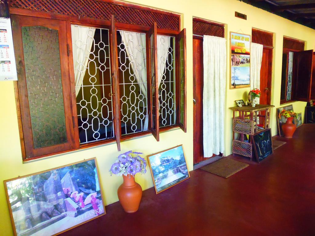 The Nilmini Lodge Сигирия Екстериор снимка