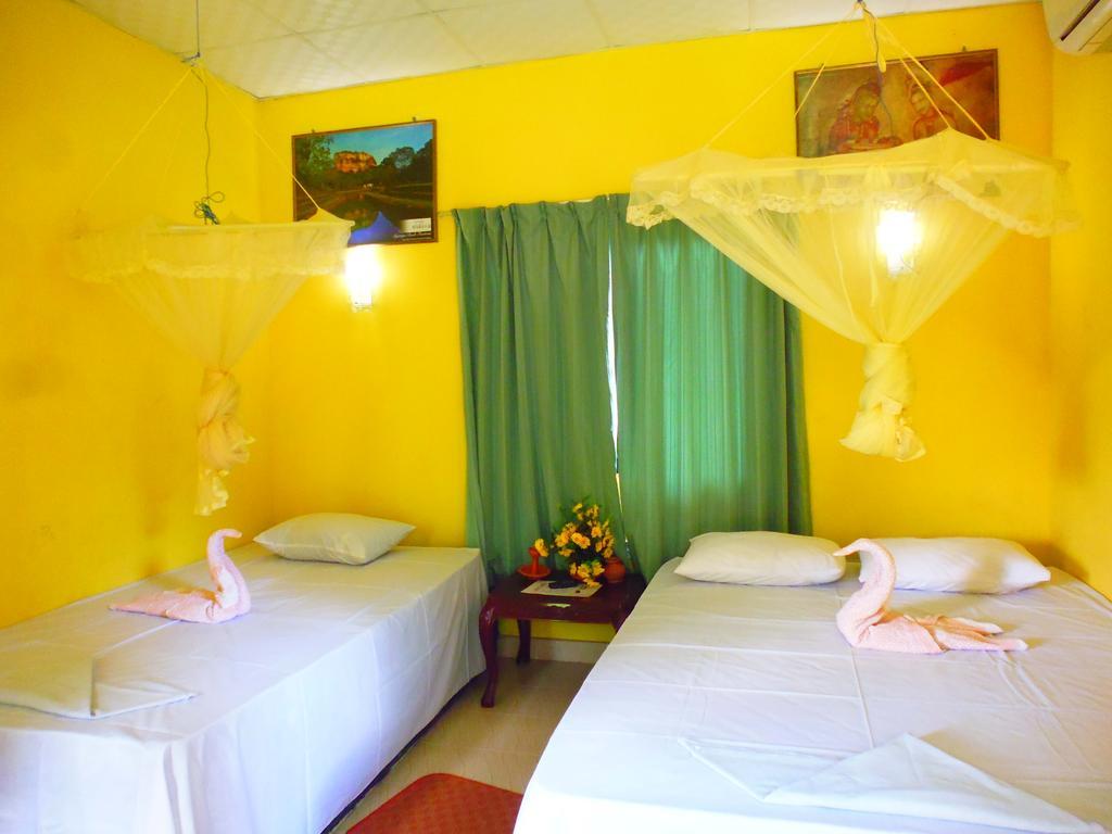 The Nilmini Lodge Сигирия Стая снимка