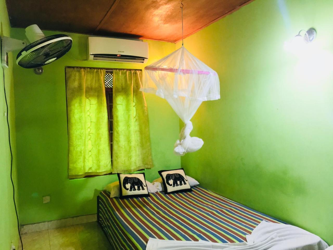 The Nilmini Lodge Сигирия Екстериор снимка